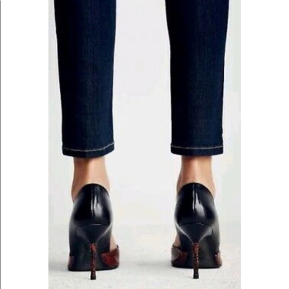 EUC Snakeskin and black stiletto pointy toe heels - Picture 3 of 10